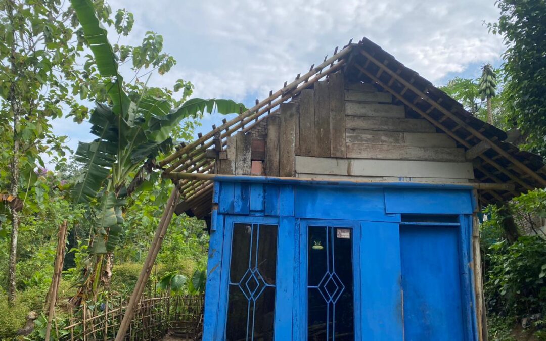 Kabar Desa Panimbang: Warga Gotong Royong Perbaiki Rumah Korban Bencana Angin Kencang