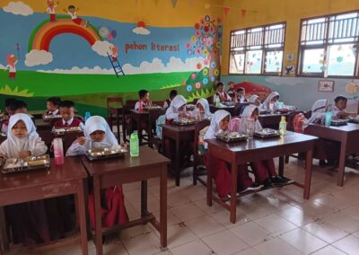 Kabar Gembira dari Panimbang! 1.721 Siswa Mulai Nikmati Program Makan Bergizi Gratis