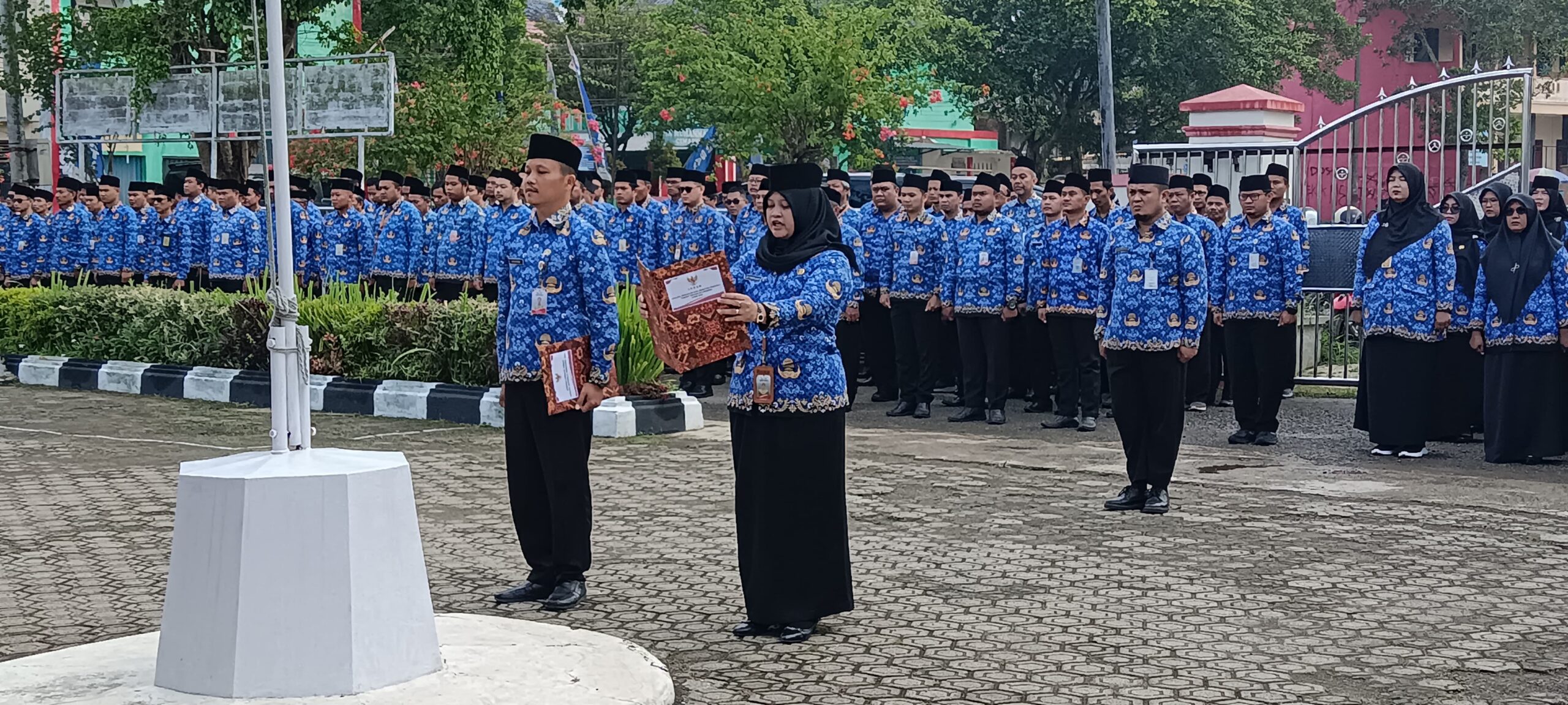 Perangkat Desa Panimbang Ikuti Upacara Hari Kesaktian Pancasila Tingkat Kecamatan Cimanggu Tahun 2025